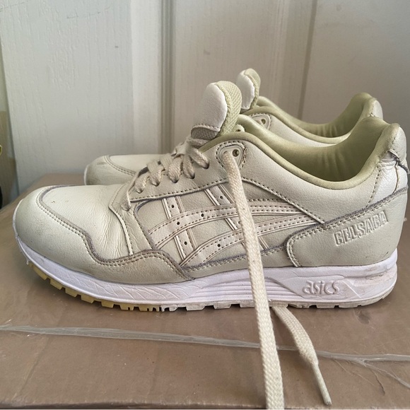 Asics women’s gelsaga trainers size UK 5 - Picture 2 of 16